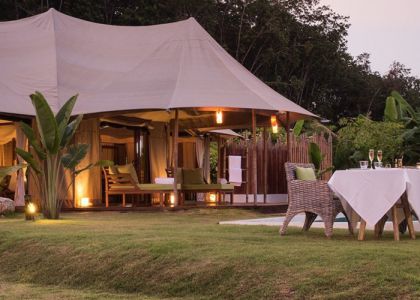 world-of-glamping-collection-keemala-thailand-dining-beach-picnic.jpg