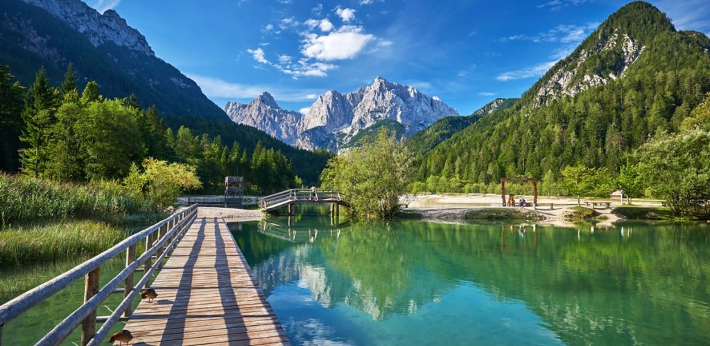 world-of-glamping-jezero-jasna-slovenia-photo-tomo-jesenicnik-ifeelslovenia.jpg