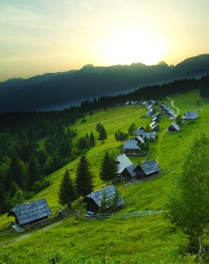 world-of-glamping-zajamniki-valley-slovenia-photo-tomo-jesenicnik-ifeelslovenia.jpg
