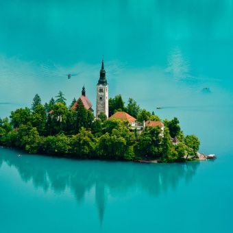 world-of-glamping-lake-bled-slovenia-photo-franci-ferjan2-www.slovenia.info.jpg