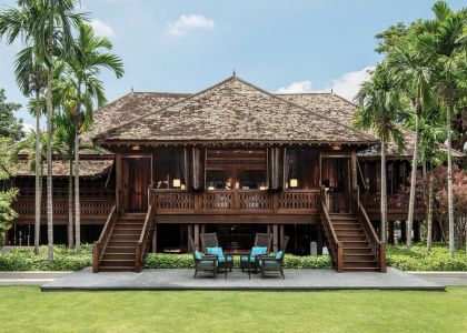 world-of-glamping-collection-keemala-thailand-dining-beach-picnic.jpg