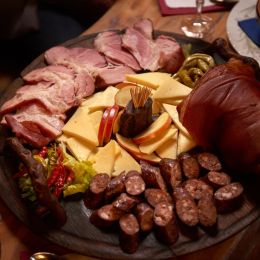 authentic-luxury-martinova-vecerja-iztok-medjawww.slovenia.info.jpg