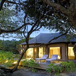 world-of-glamping-wa-ale-accommodations-tented-beach-villa-11b.jpg